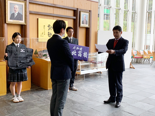 東北高等学校様へ水泳部ストレッチマットの寄付