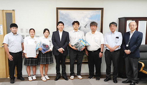 東北高等学校様へ水泳部競泳用トレーニング備品の寄付をしました。